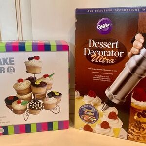 Wilton Dessert Decorator Ultra and Cupcake Stand
